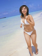 Natural big breasted Hitomi Kitamura posing in bikini